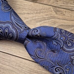 DANIEL CREMIEUX Signature Collection Metallic Blue Silver Paisley Mens Silk Tie